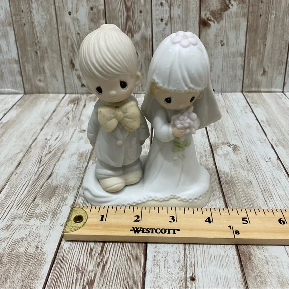 1979 Adorable Precious Moments Bride and Groom Figurine - Picture 4 of 9